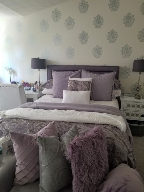 Lavender Gray Room Ideas, Black White Grey Purple Bedroom, Lavender And Gray Bedroom Ideas, Lavender Blue Bedroom Ideas, Lavender Accents Bedroom, Lavender And Silver Bedroom Ideas, Black White Gray Purple Bedroom, Purple Gray And White Bedroom, Girls Bedroom Ideas Lavender