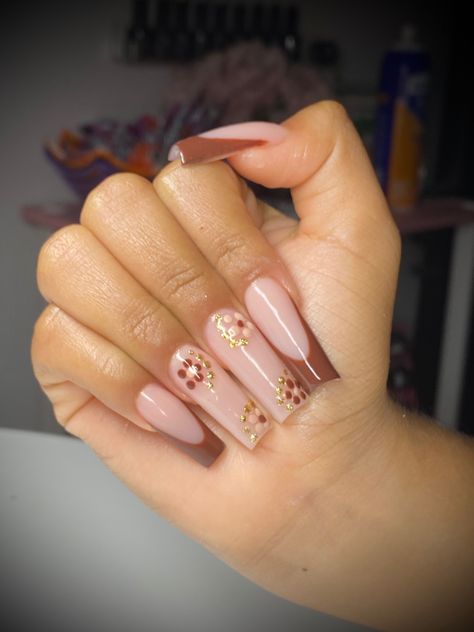 Cute Almond Fall Nails, Fall Girly Nails, Early Fall Nail Ideas, Cute Nails For Fall Simple, Fall Square Acrylic Nails Medium, Y2k Fall Nails, Simple Fall Nails Square, Medium Fall Nails, November Nails Square