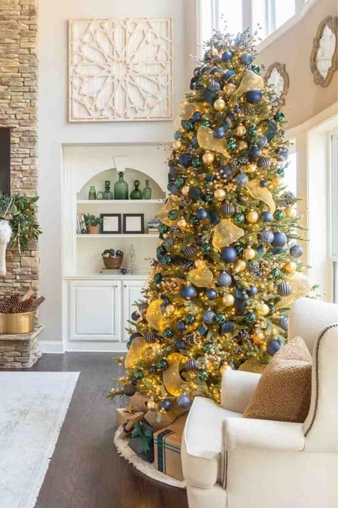 Yellow Themed Christmas Tree, Christmas Tree Yellow Decor, Yellow Christmas Decorations, Christmas Yellow, Yellow Christmas Decor, Lemon Christmas Tree, Yellow Christmas Tree Decorations, Yellow Christmas Tree, Yellow Christmas