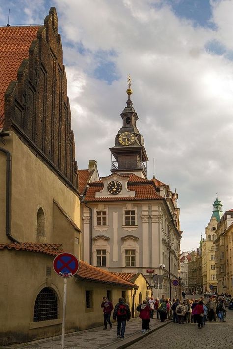 Exterior of Jewish Town Hall in Prague Prague Jewish Quarter, Jewish Food, Building Projects, Baroque Style, Baroque Fashion, Town Hall, Walking Tour, Main Street, Tour Guide