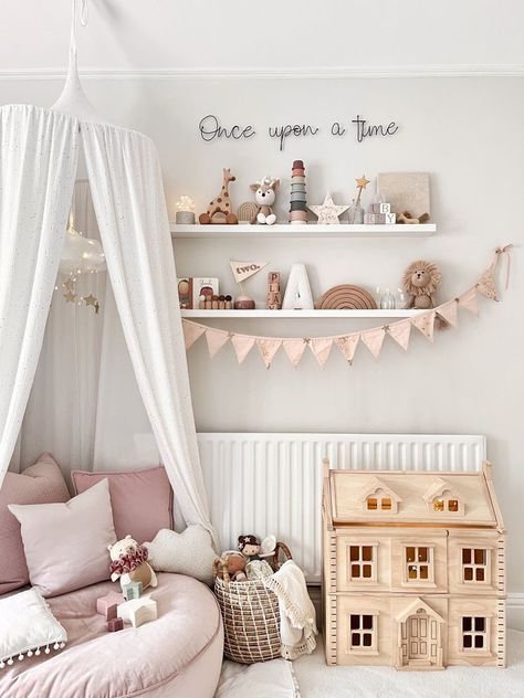 Playroom Ideas Small Space, Playroom Layout, Toddler Bedroom Girl, Big Girl Bedrooms, Toddler Girl Room, Kids Bedroom Inspiration, Toddler Room Decor, Nursery Shelves