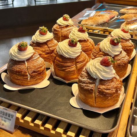 Korean Pastries, Korean Bread, Cream Pastry, Strawberry And Cream, Kawaii Dessert, K Food, Pretty Dessert, Bakery Desserts, Pastry Desserts