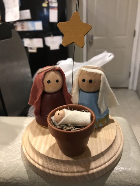 Mini Clay Pot Nativity, Terra Cotta Pot Nativity Scene, Clay Pot Nativity Scene, Clay Pot Nativity, Nativity Ideas, Christmas Units, Mini Plant Pots, Easy Christmas Ornaments, Plant Pot Diy