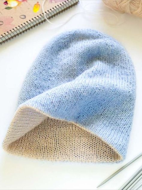 Free and easy tutorial on how ro knit reversible or double sided beanie hat. Easy Knit Hat, Double Knitting Patterns, Beanie Knitting Patterns Free, Knit Beanie Pattern, Knitting Patterns Free Hats, Beanie Style, Easy Knitting Patterns, How To Knit, Scarf Knitting Patterns