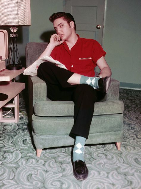 Elvis Presley: The King Of Fashion | FashionBeans 50s Fashion Greaser, 60s Aesthetic Fashion, 50s Fashion Men, 50s Style Men, Mens 50s Fashion, 1950s Fashion Men, 50s Mens Fashion, 60s Mens Fashion, 50s Outfit