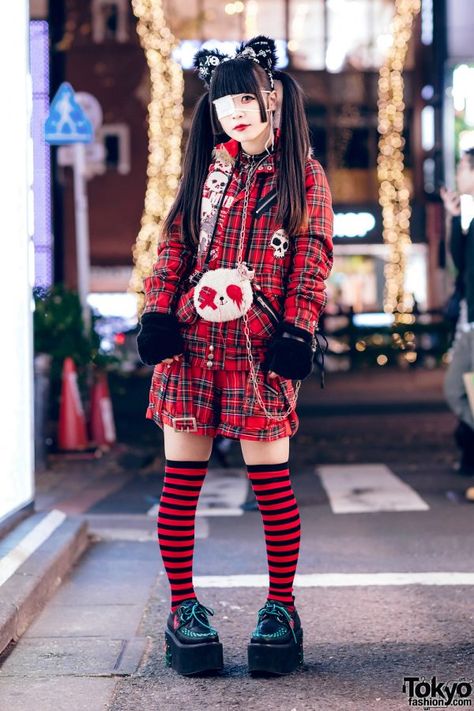 Tokyo Fashion Women, Japanese Streetwear Women, Tokyo Fashion Street, Harajuku Goth, Tokyo Fashion Week, 일본 패션, Harajuku Fashion Street, Tokyo Street Fashion, Girl In Red