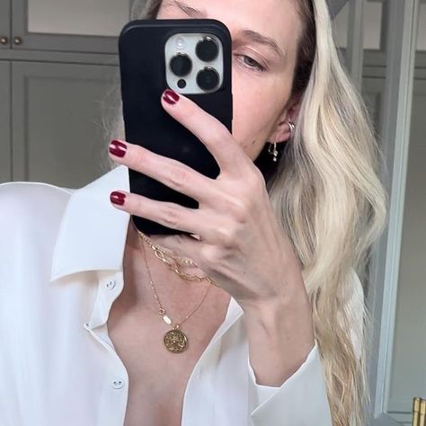 Sara Foster on Instagram: "Everyone asking why I’m not wearing a bra. I paid 20k to not have to." Sara Foster, Not Wearing A Bra, The Fosters, Bra, How To Wear, On Instagram, Instagram