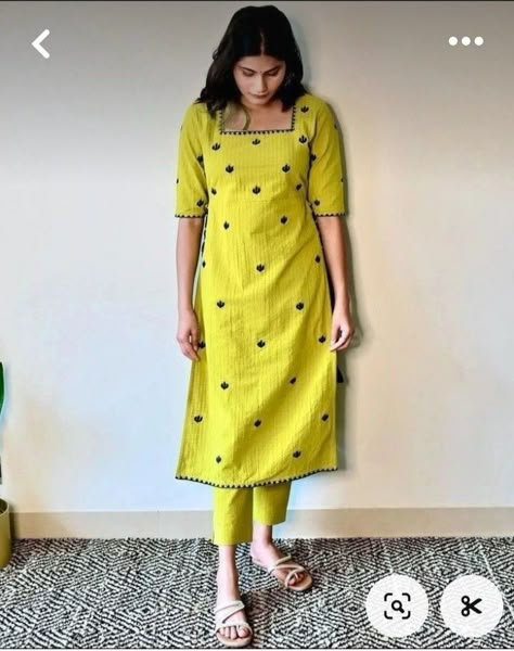 Chudidhar For College, Simple Daily Wear Kurti, Cotton Kurti Stitching Designs, Kerala Trip Outfit Ideas, Woman Kurtis Design Latest, Office Kurti Designs, Neck Ideas For Kurti, Kurta Patterns Latest For Women, Kurti Styles Latest