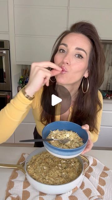 Stella Drivas 🇬🇷🇺🇸 on Instagram: "This is your time to make my ONE PAN CREAMY LEMON ZUCCHINI ORZO. It’s the best way to use up your summer squash - prepare solo or serve with some grilled chicken🫶🏼

Full recipe is on my site: HungryHappens.Net

Καλή Όρεξη 🇬🇷
💙Stella" Zucchini Orzo, Xmas Meals, Mediterranean Salads, Appetizer Healthy, Hungry Happens, Recipes Zucchini, Lemon Zucchini, Orzo Recipes, Favorite Dinner