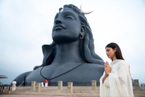 Temple Photoshoot Photo Ideas, Photo Poses In Temple, Photoshoot In Temple, Photography Poses In Mandir, Adiyogi Photoshoot, Rameshwaram Temple Photography, Isha Yoga Photo Poses, Isha Yoga, Temple Photography