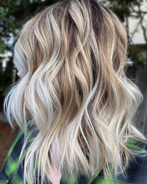 Vanilla Blonde Balayage, Vanilla Blonde, Hair Color Options, Ice Blonde, Coloured Hair, Caramel Hair, Hair Balayage, Hair Color And Cut, Girly Stuff