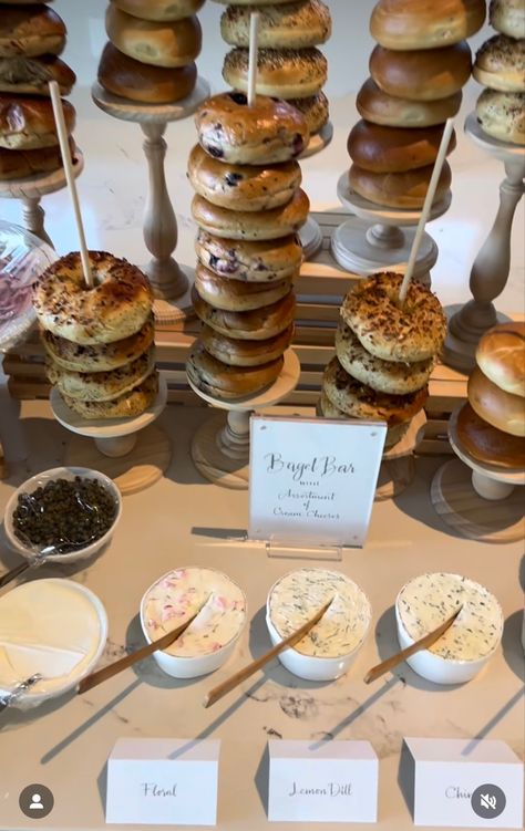 Senior Breakfast Table Ideas, Muffin Display Brunch, Simple Breakfast Party Ideas, Brunch Party Buffet, Breakfast Bar Wedding Receptions, Brunch Food For Bridal Shower Mornings, Coffee And Bagel Bar, Breakfast At Wedding Receptions, Brown Brunch Decor