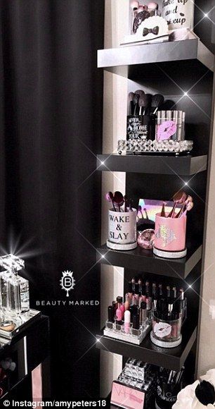 Penyimpanan Makeup, Makeup Room Decor, Beauty Room Decor, Lash Room, Dekorasi Kamar Tidur, Vanity Room, Black Room, Glam Room, Makeup Rooms