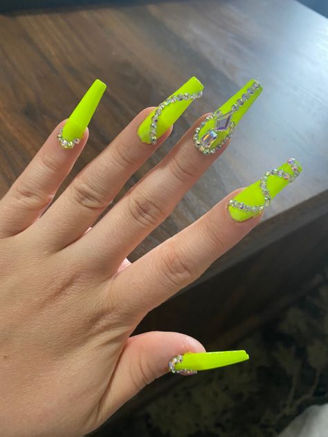 #coffinnails #neon #gemstones #crystals Neon Green Nails With Rhinestones, Neon Nails With Rhinestones, Lime Green Nails, Neon Green Nails, Nails Beach, Nice Nails, Long Acrylic, Long Acrylic Nails Coffin, Neon Nails