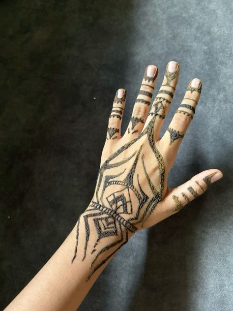 Small Henna Designs, Indian Henna Designs, Wrist Henna, Cute Henna Tattoos, Jagua Henna, Henna Style Tattoos, Henna Inspired Tattoos, Henna Tattoo Hand, Henna Tattoo Designs Hand