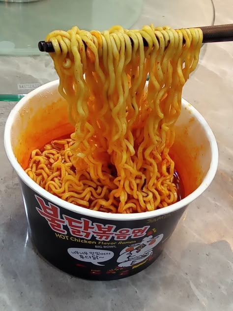 Noodle Aesthetic, Spicy Ramen, Spicy Noodles, Kawaii Cooking, Yummy Comfort Food, Once In A Lifetime, Food Obsession, Interesting Food Recipes, Korean Food