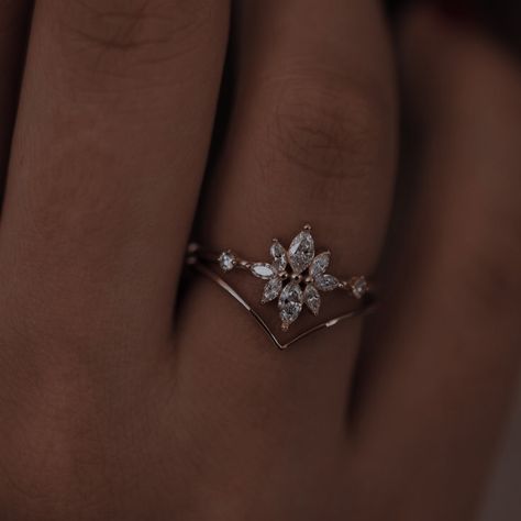 Fantasy Rings Aesthetic, Ring Astethic, Ring Aesthetic, Dainty Engagement Rings, Gold Rings Jewelry, Piercings Jewelry, Dream Engagement, Pretty Jewelry, Fantasy Jewelry