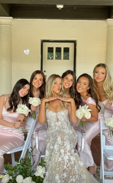 Maid Of Honor Dresses, Dream Wedding Ideas Dresses, Future Wedding Plans, Dream Wedding Ideas, Wedding Goals, Dreamy Wedding, Wedding Vibes, Wedding Mood, Fairytale Wedding