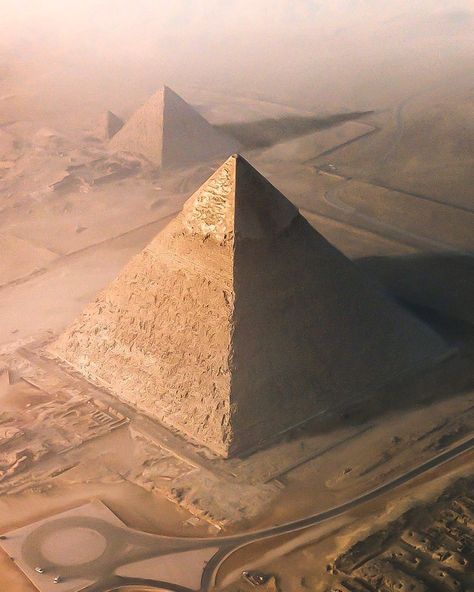 Ancient Egypt Architecture, Cairo Pyramids, Pyramids Egypt, Great Pyramid, Great Pyramid Of Giza, Egypt Tours, Egyptian Pyramids, Egypt History, Valley Of The Kings