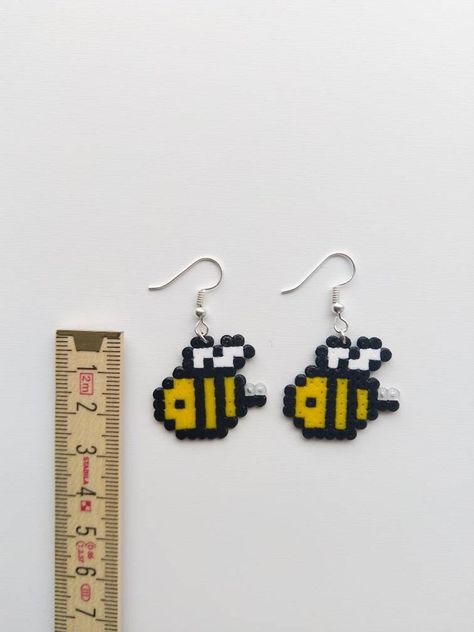 Perler Bead Insects, Mini Hama Beads Earrings, Mini Perler Bead Earrings, Mini Perler Beads Ideas, Perler Beads Earrings, Bumblebee Insect, Pyssla Ideas, Mini Perler Beads, Perler Earrings