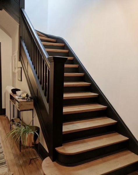 Stair Landing Design, Black Steps, Black Staircase, Stairs Renovation, Black Stairs, Stairs Makeover, House Staircase, Staircase Remodel, Staircase Makeover