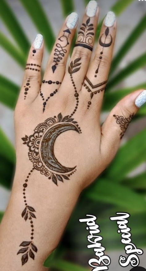 Brides Mehndi, Finger Designs, Henna Flowers, Aesthetic Mehndi, Mehendi Bridal, Design Mehendi, Mehndi Bridal, Hand Mehendi, Palm Henna