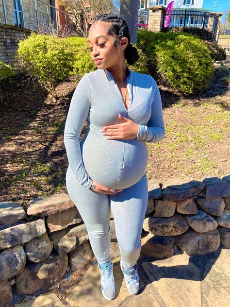 Pregnant Woman Outfits, Pretty Pregnant Outfits, Pregnant Baddie Outfits Winter, Thick Pregnant Women Outfits, 5 Months Pregnant Ultrasound, Pregnant Ultrasound, Pregnant Belly Black Women, Lady Picture, Pregnancy Slay Black Women