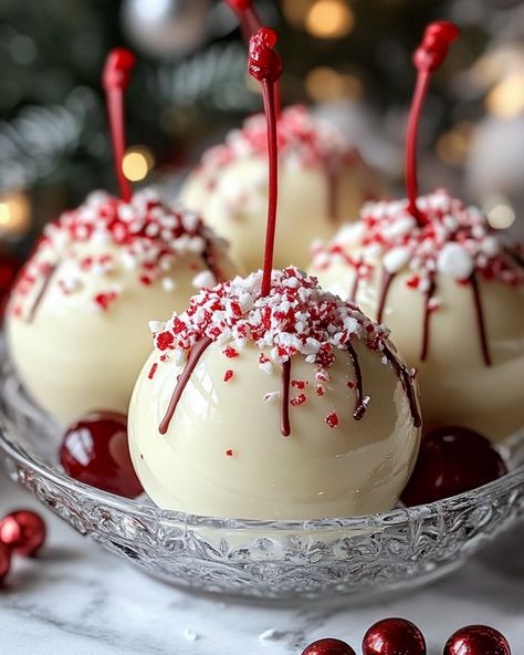 Cherry Bombs Chocolate Cherry Christmas Mice, Carmel Apples Christmas, Christmas Bombe Dessert, Divity Candy, Dipped Marshmallows Christmas, Melted White Chocolate Recipes, Christmas Treats With Alcohol, Christmas Desserts With Alcohol, Melting Chocolate Ideas