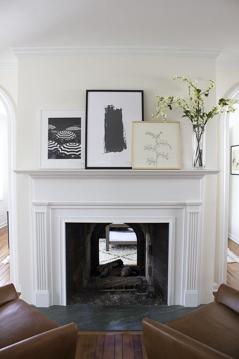 We've seen the rookie mistake where people over or under decorate their fireplace mantels. We're here to help with tips to decorate your fireplace mantel. Mantel Styling, Design Camino, Hanging Leaf, Mantle Styling, Fall Fireplace Decor, Fall Fireplace, Fireplace Mantle Decor, Fireplace Art, Fireplace Mantel Decor