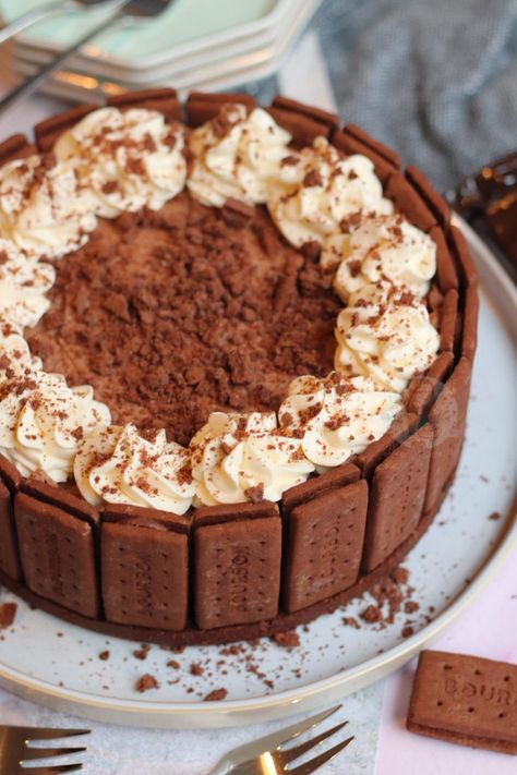 Bourbon Biscuit Cheesecake! - Jane's Patisserie Bourbon Biscuit Cake, Bueno Cheesecake, Bourbon Cheesecake, Jane Patisserie, Chocolate And Orange Tart, Milkshake Ideas, Bourbon Biscuit, Work Desserts, Indulgent Recipes