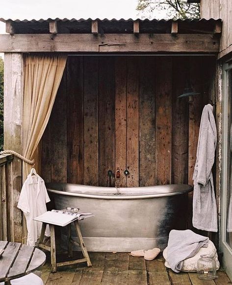 Outdoor Shower Design Plan - #blog #decorating #diy #northwoods-living Outdoor Bathroom Design Ideas, Outdoor Shower Design, Outside Showers, Outdoor Bathtub, Soho Farmhouse, Outdoor Bathroom Design, Outdoor Tub, Outdoor Baths, Casa Country