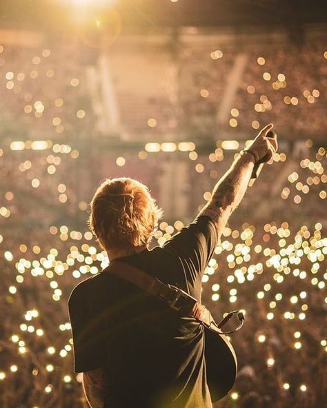 Concert Ed Sheeran, Future Concert, Teddy Photos, Ed Sheeran Love, Bff Birthday Gift, Bff Birthday, Music Ed, Concert Aesthetic, Music Aesthetic