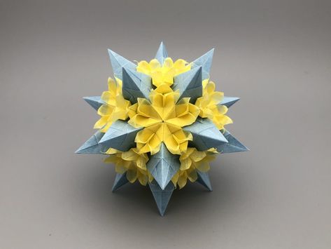 Origami Kusudama, Geometric Origami, Origami Ball, Origami Models, Crafts Origami, Modular Origami, Paper Origami, Folded Paper, Origami Flowers