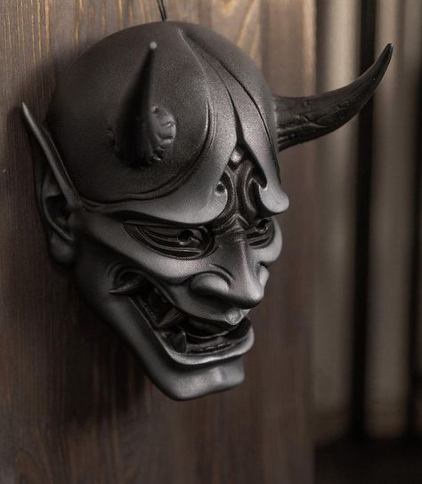 HANDMADE JAPANESE MASKS в Instagram: «Ghost hannya mask 🌘 really like how the masks look on wooden plates. ⠀ ❗️ALL INFO ON A WEBSITE: ONICLAY.COM❗️ ❌I don’t answer in…» Mascara Hannya, Hanya Mask Tattoo, Japanese Hannya Mask, Japanese Oni Mask, Japanese Demon Mask, Hannya Maske, Japanese Demon Tattoo, Samurai Tattoo Sleeve, Japanese Leg Tattoo