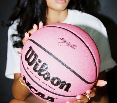 Basketball Lifestyle Aesthetic, Black Basketball Aesthetic, Women’s Basketball Aesthetic, Vision Board Ideas Basketball, Female Basketball Aesthetic, Wbb Aesthetic, Basketball Vision Board, 90s Basketball Aesthetic, Womens Basketball Aesthetic