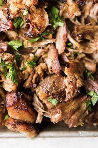 50 Big-Batch Dinner Recipes to Feed a Crowd #purewow #dinner #recipe #cooking #food #easy Easy Large Meals Parties, Large Crockpot Meals Families, Dinners To Feed A Crowd Large Families, Meal For Big Group, Cooking For 30 People, Good Meals For Large Groups, Easy Dinner Large Group, Meal For 15 People, Large Dinners For A Crowd