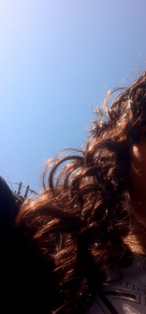 Curly Hair Care Aesthetic, Curly Hair Profile Picture, Curly Hair Wallpaper, Brown Hair Selfie, Moon Music, Curly Brown Hair, Blur Picture, Curly Hair Beauty, Brown Curly Hair