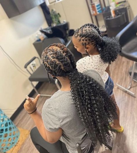 Very Straight Hair, Braid Hacks, Hairstyles Dreads, Hairstyles Locs, Spanish Hairstyles, Dreads Styles For Women, Short Dreadlocks Styles, Top Braid, Hairstyles Wavy