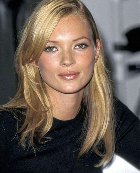 Kate Moss Hair, Kate Moss 90s, Kate Moss Style, Queen Kate, Miss Moss, Make Up Inspo, Kate Moss, Johnny Depp, Top 20