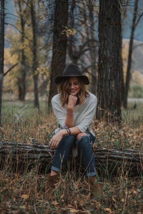 Fall Fashion #anthropologie #fallfashion #fall #mountainfashion #jackshonhole Jackson, WY Picture Ideas Women, Picture In Forest Ideas, Hiking Portraits, Photoshoot Outdoor, Photography Forest Portrait, Photography In Woods Women, Woman In The Woods Photography, Woman Autumn Photography, Photoshoot Idea