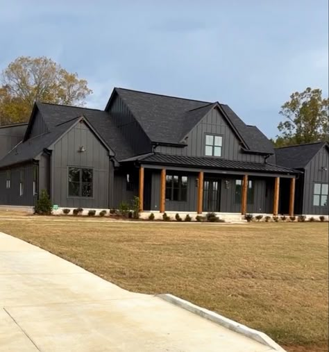 Black House Farmhouse, House Shade Exterior, All Black House Exterior Farmhouse, Light Gray House Cedar Accents, Black Barndo Exterior, Black And White Country House, Barn House Exterior Colors, Modern Dark Farmhouse Exterior, Exterior Barndominium Ideas Farmhouse