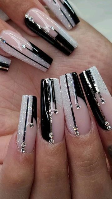 Black And White Nail, Black And White Nails, New Years Nail Designs, Fancy Nails Designs, Nails Design With Rhinestones, White Nail Designs, Simple Nail Art Designs, Nail Swag, White Nail