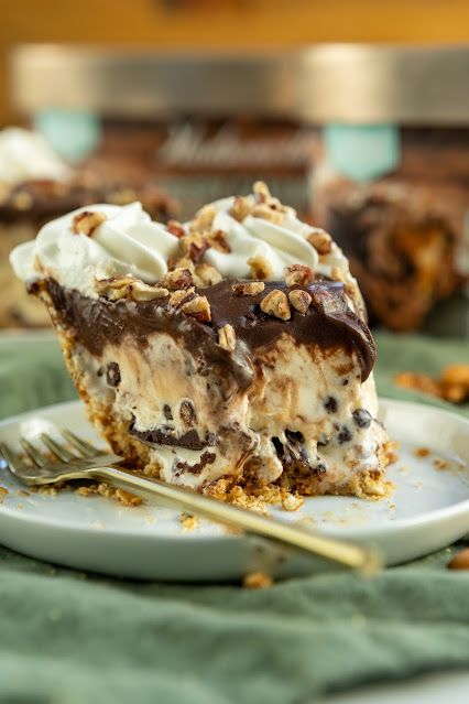 Turtle Ice Cream Pie, Turtle Ice Cream Cake, Turtle Ice Cream, Turtle Pie, Pie Ideas, Ice Cream Pie Recipe, Ice Cream Pie, Ice Cream Base, Cream Pie Recipes