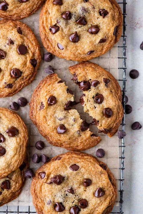 I have gone all in on researching, testing, and perfecting the Toll House Cookie Recipe (including speaking with Toll House themselves). After much trial and error, I have finally perfected the measurements and process for the perfect Toll House chocolate chip cookie, and now I'm sharing that with you! Toll House Cookie Recipe, Toll House Chocolate Chip Cookies, Nestle Tollhouse Chocolate Chip Cookies, Tollhouse Cookie Recipe, Nestle Toll House Cookies, Tollhouse Chocolate Chip Cookies, Tollhouse Cookies, Toll House Chocolate Chip, Flour Substitute