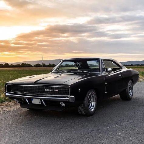 '68 Dodge Charger Full tank of gas, where are you off to today? . . . Via @charger_culture #1968charger #68charger #classiccars #carrestoration #classiccarrestoration #classiccarrestorations #cars #carsofinstagram #classiccarsofinstagram #classics #vintagecar #Classic #musclecar Мотоциклы Harley Davidson, Carros Vintage, 1968 Dodge Charger, Dodge Charger Rt, 1969 Dodge Charger, Old Muscle Cars, Aesthetic Cool, Dodge Muscle Cars, Custom Muscle Cars