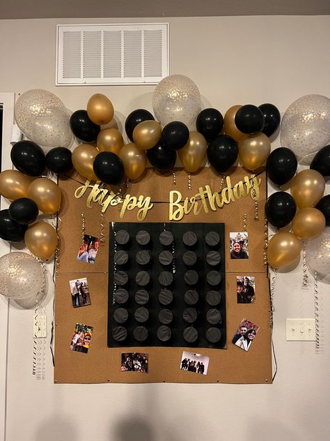 21st Bday Gift Ideas For Boyfriend, Birthday Gift Board With Cups, Birthday Countdown Board With Cups, 30th Birthday Advent Calendar, Countdown To 30 Birthday, Birthday Countdown Gifts For Him, Countdown To Birthday Ideas, Surprise Birthday Party For Husband, Birthday Gift Countdown Ideas