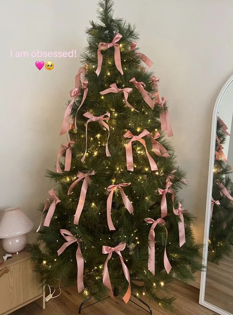 Christmas Dreaming, Pink Xmas, Christmas Tree Bows, Pink Christmas Decorations, Christmas Feeling, Christmas Inspo, Pink Bows, Pink Christmas Tree, Christmas Room