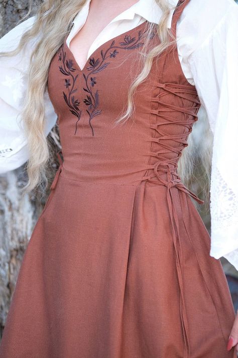 Lace Up Side Dress, Goddess Core Aesthetic Outfits, Rennaisance Dress, Dresses Historical, Fairytale Style, New Year Dress, Fashion Costume Halloween, Ren Faire Outfits, Willow Dress