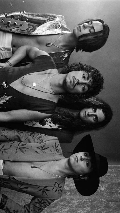 The Weight Of Dreams Greta Van Fleet, Greta Van Fleet Group Photo, Greta Van Fleet Photoshoot, Greta Van Fleet Aesthetic Wallpaper, Greta Van Fleet Wallpaper Iphone, Gvf Wallpaper Aesthetic, Gvf Wallpaper, Gvf Aesthetic, Greta Van Fleet Aesthetic