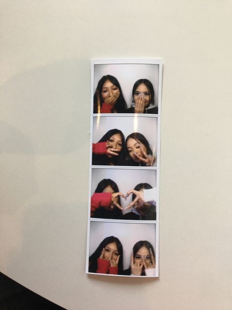 Bestie Photobooth Ideas, Photos Booth Ideas, Photo Booth Ideas Friends, Photo Strip Ideas, Photobooth Friends, Photo Booth Poses, Photobooth Poses, Cute Friend Poses, Photo Booth Ideas